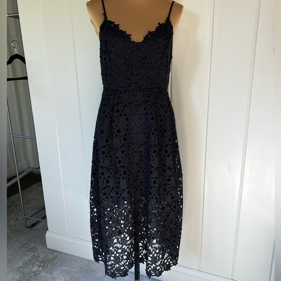 ASTR -the label- navy lace spaghetti strap fit and flare midi dress size L - Picture 2 of 11